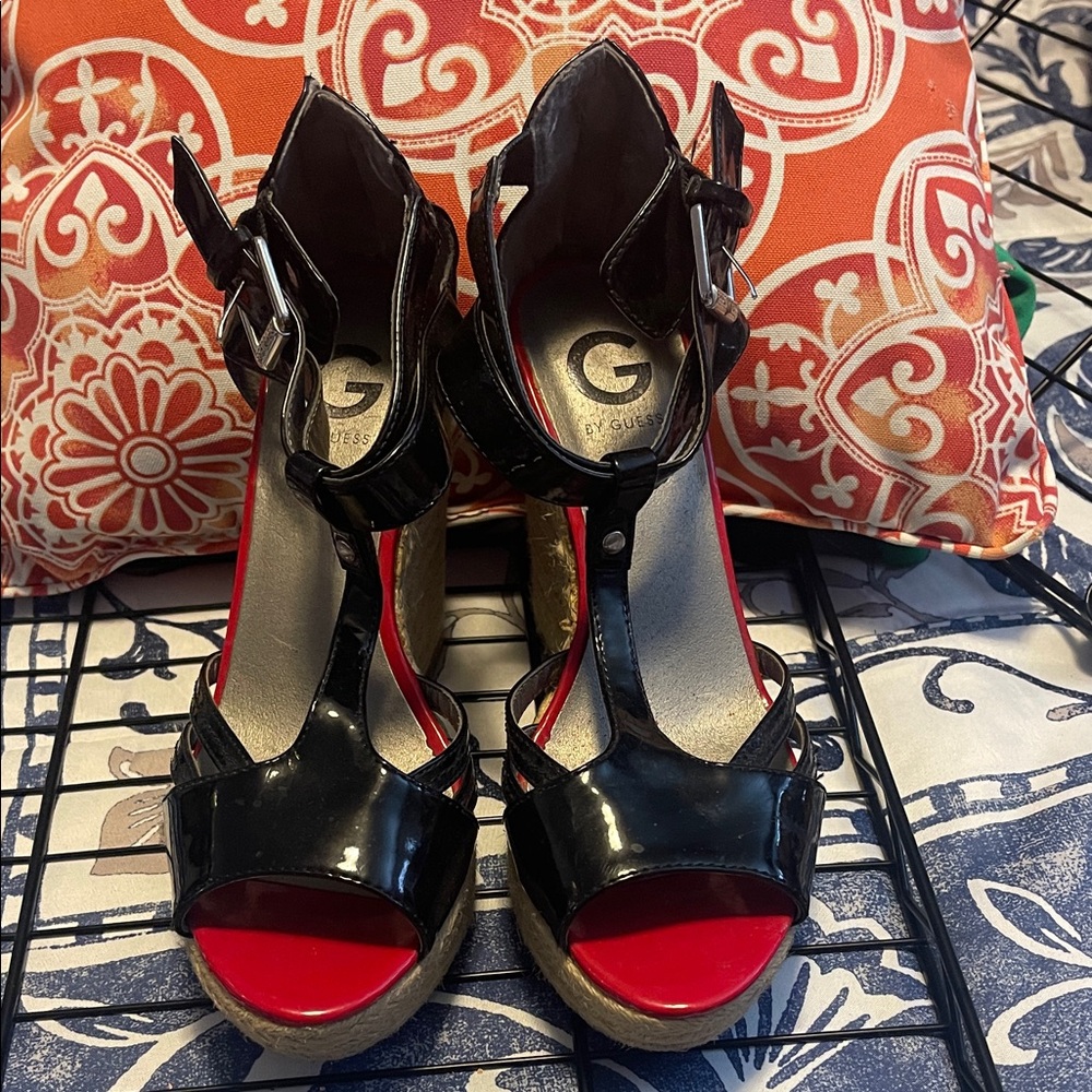 G by Guess Women's Black and Red wedges